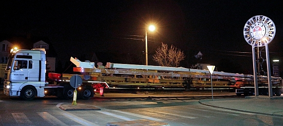 Transport dźwigarów na stadion miejski