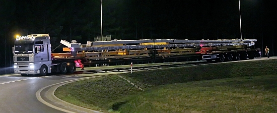 Transport dźwigarów na stadion miejski