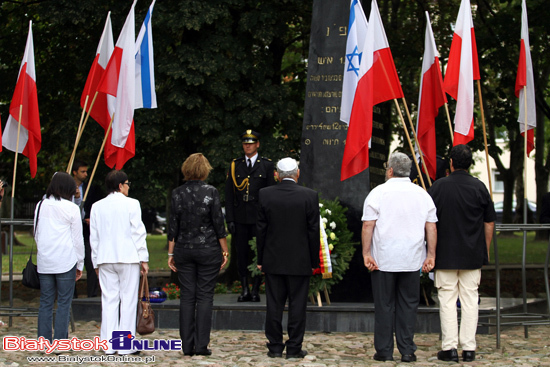 Obchody 71 rocznicy Powstania w Getcie Białostockim pod Pomnikiem Bohaterów Getta