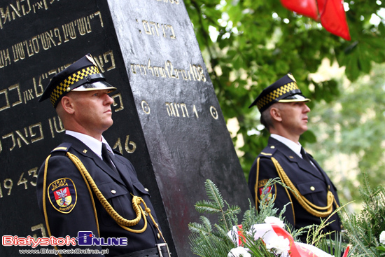 Obchody 71 rocznicy Powstania w Getcie Białostockim pod Pomnikiem Bohaterów Getta