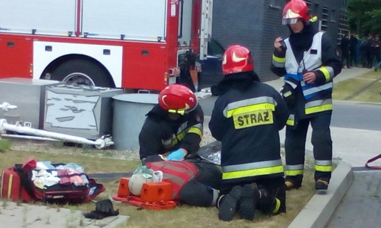 Ulatniający się gaz. Ćwiczenia strażaków