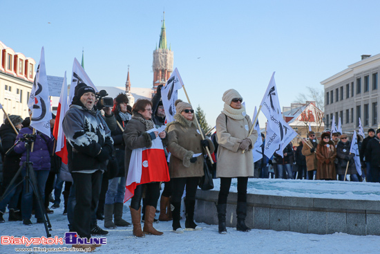 Manifestacja KOD pod Ratuszem