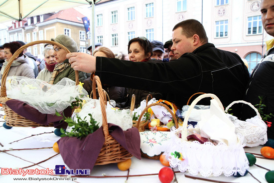 Święcenie pokarmów na Rynku Kościuszki