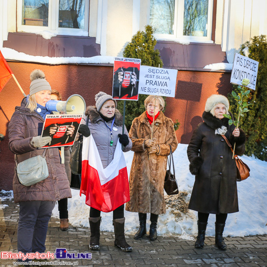 Protest KOD-u przed Sądem Apelacyjnym