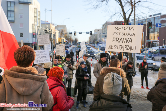 Protest KOD-u przed Sądem Apelacyjnym