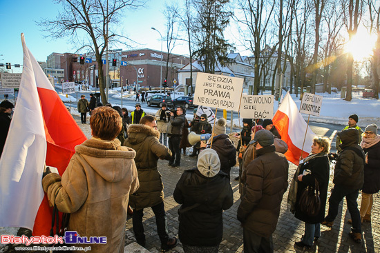 Protest KOD-u przed Sądem Apelacyjnym