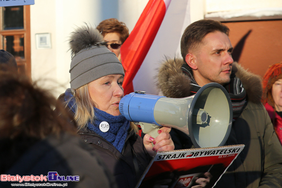 Protest KOD-u przed Sądem Apelacyjnym