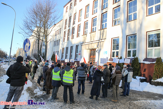 Protest KOD-u przed Sądem Apelacyjnym