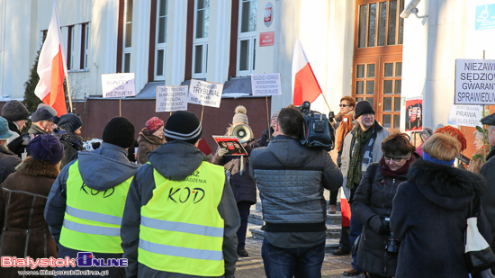 Protest KOD-u przed Sądem Apelacyjnym