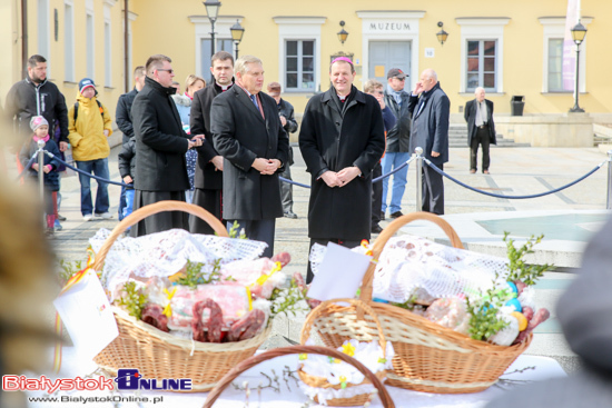 Święcenie pokarmów na Rynku Kościuszki