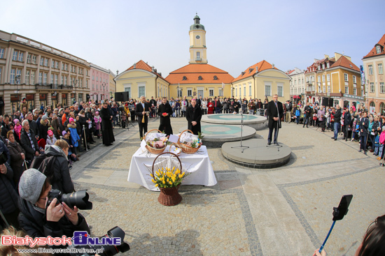 Święcenie pokarmów na Rynku Kościuszki