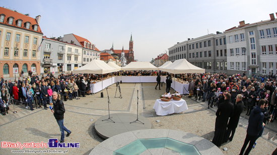 Święcenie pokarmów na Rynku Kościuszki