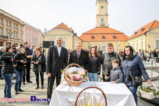 Święcenie pokarmów na Rynku Kościuszki