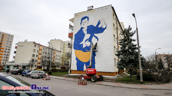 Mural z Zenkiem Martyniukiem na Dziesięcinach