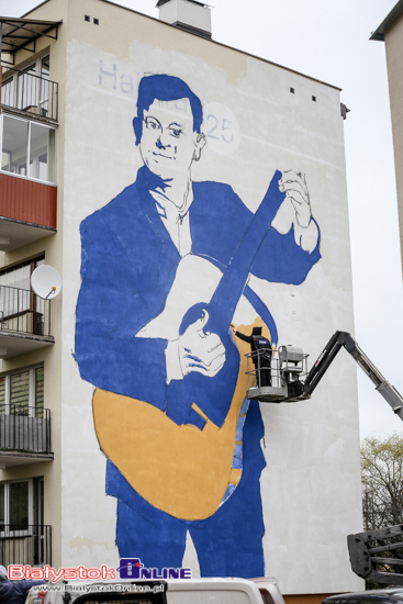 Mural z Zenkiem Martyniukiem na Dziesięcinach