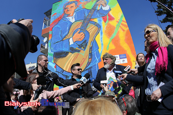 Mural z Zenkiem Martyniukiem na Dziesięcinach