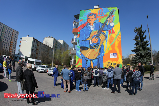 Mural z Zenkiem Martyniukiem na Dziesięcinach