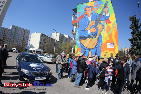 Mural z Zenkiem Martyniukiem na Dziesięcinach