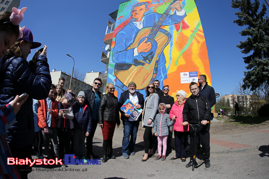 Mural z Zenkiem Martyniukiem na Dziesięcinach