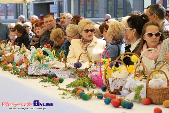 Święcenie pokarmów na Rynku Kościuszki