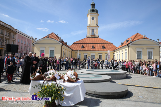 Święcenie pokarmów na Rynku Kościuszki