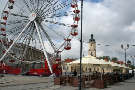 Rozkładanie ogródków na Rynku Kościuszki