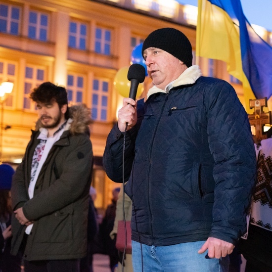 Manifestacja na Rynku Kościuszki po ataku na Ukrainę