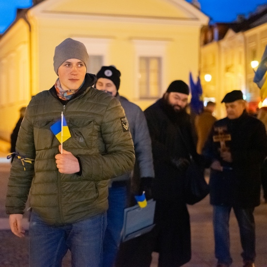 Manifestacja na Rynku Kościuszki po ataku na Ukrainę