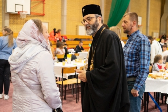 Wielkanocne śniadanie dla uchodźców