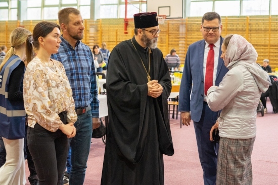 Wielkanocne śniadanie dla uchodźców