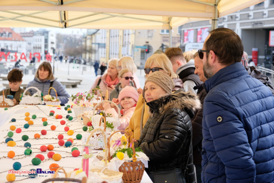 Święcenie pokarmów przy ratuszu