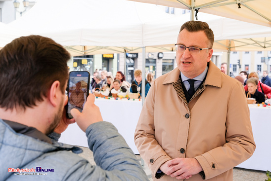 Święcenie pokarmów przy ratuszu