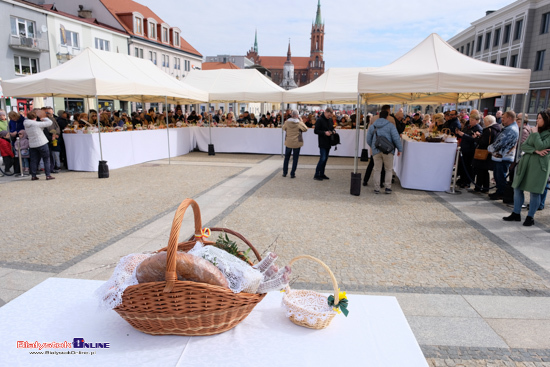 Święcenie pokarmów przy ratuszu