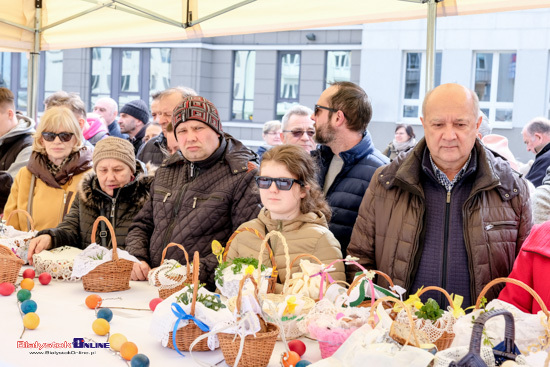 Święcenie pokarmów przy ratuszu