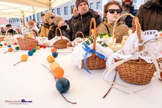 Święcenie pokarmów przy ratuszu