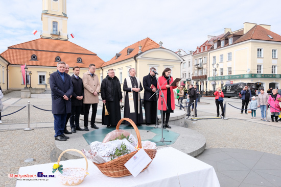 Święcenie pokarmów przy ratuszu