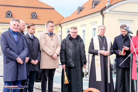 Święcenie pokarmów przy ratuszu