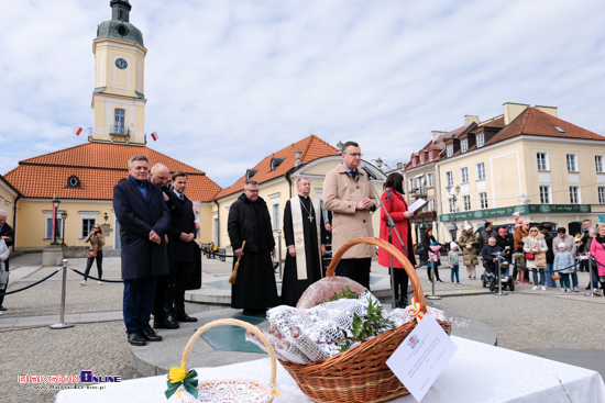 Święcenie pokarmów przy ratuszu