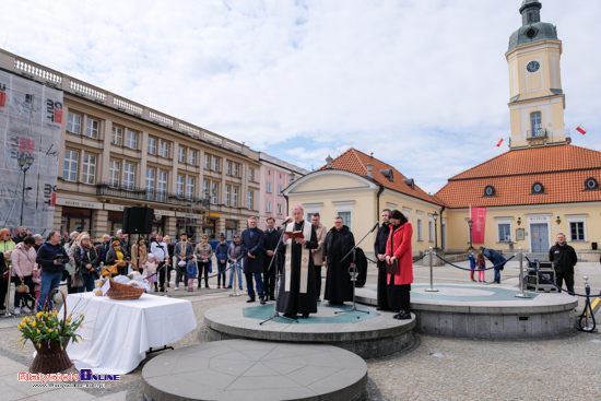 Święcenie pokarmów przy ratuszu