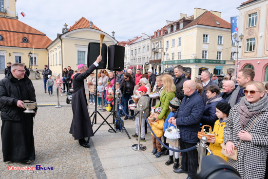 Święcenie pokarmów przy ratuszu