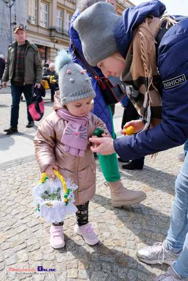 Święcenie pokarmów przy ratuszu