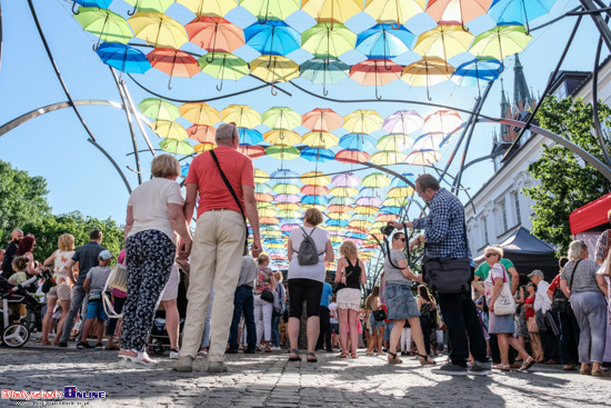 Potańcówka pod parasolkami