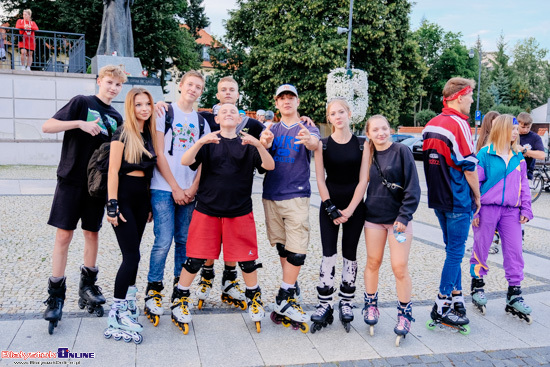 Nightskating Białystok. 3 przejazd rolkarzy