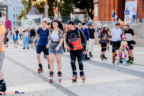 Nightskating Białystok. 3 przejazd rolkarzy