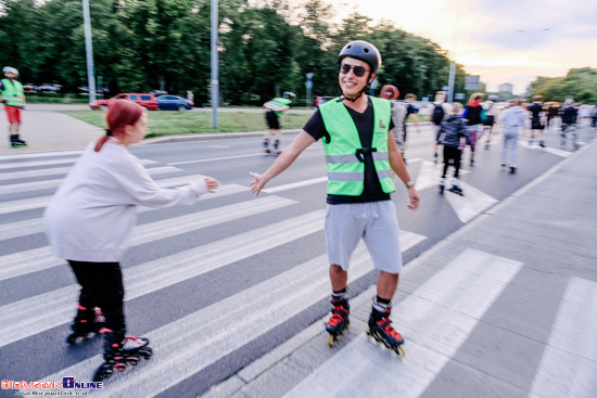 Nightskating Białystok. 3 przejazd rolkarzy