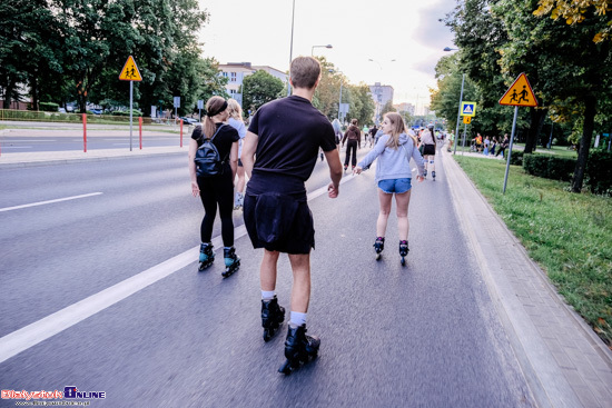 Nightskating Białystok. 3 przejazd rolkarzy