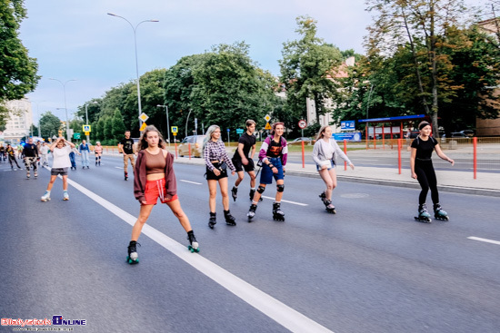 Nightskating Białystok. 3 przejazd rolkarzy