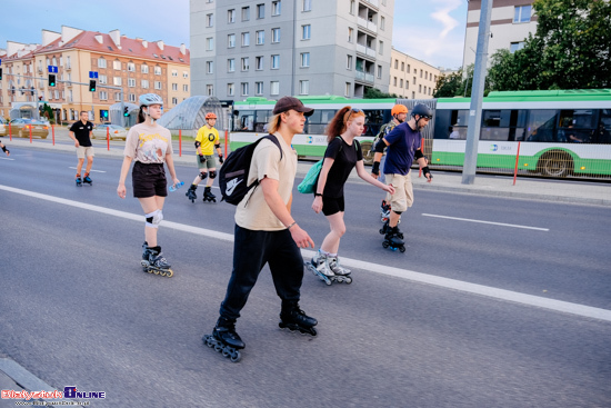 Nightskating Białystok. 3 przejazd rolkarzy