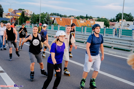 Nightskating Białystok. 3 przejazd rolkarzy