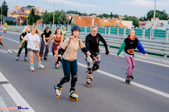 Nightskating Białystok. 3 przejazd rolkarzy